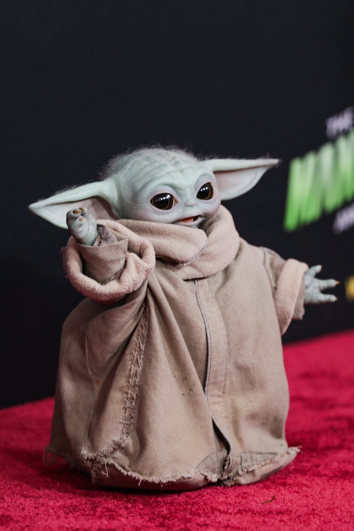 ‘Baby Yoda’ en la alfombra roja: Así lució el pequeño Grogu en el estreno de ‘The Mandalorian and Grogu’