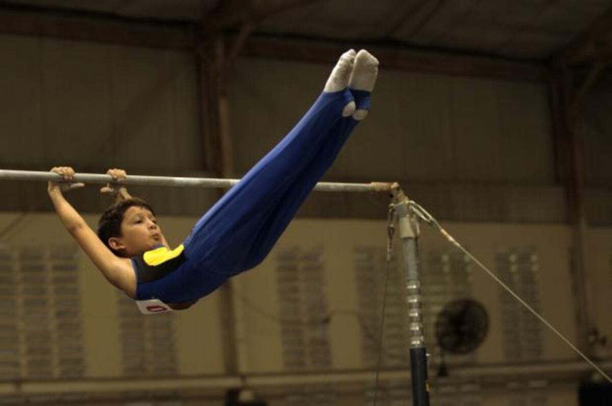 Saltos y piruetas en el festival de gimnasia de Panamá