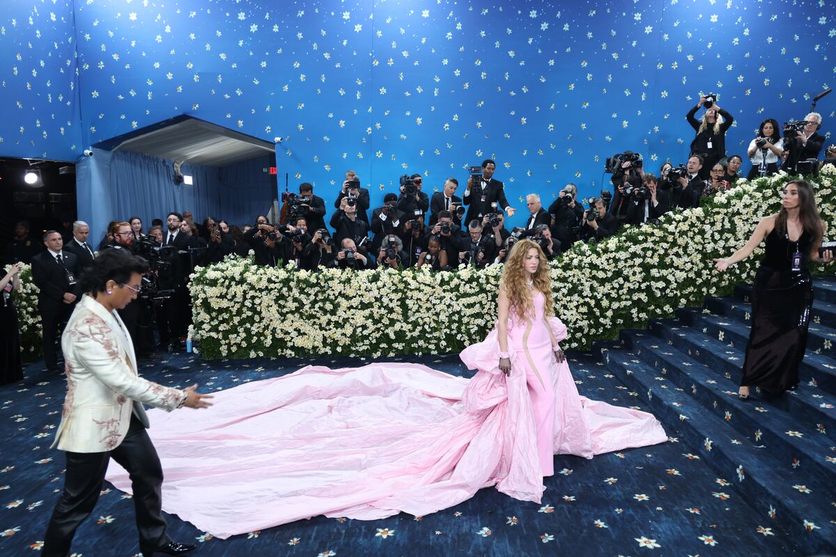Shakira, de rosado chicle en la Met gala