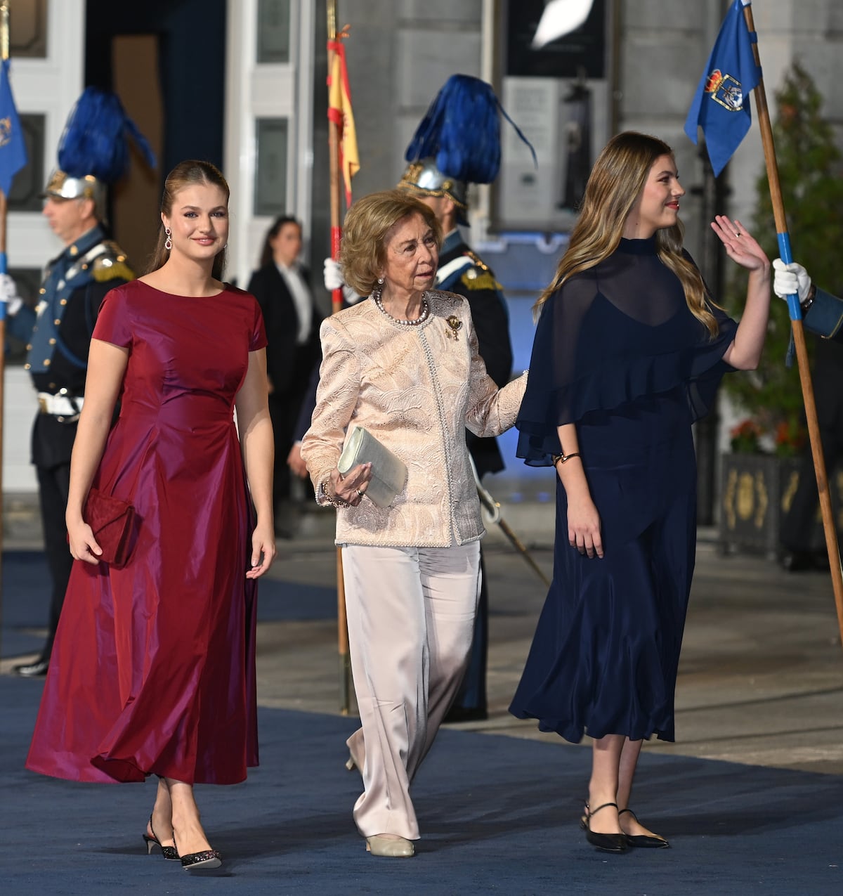 El vestido burdeos de 600 dólares con el que la princesa Leonor dio un giro a su ‘look’