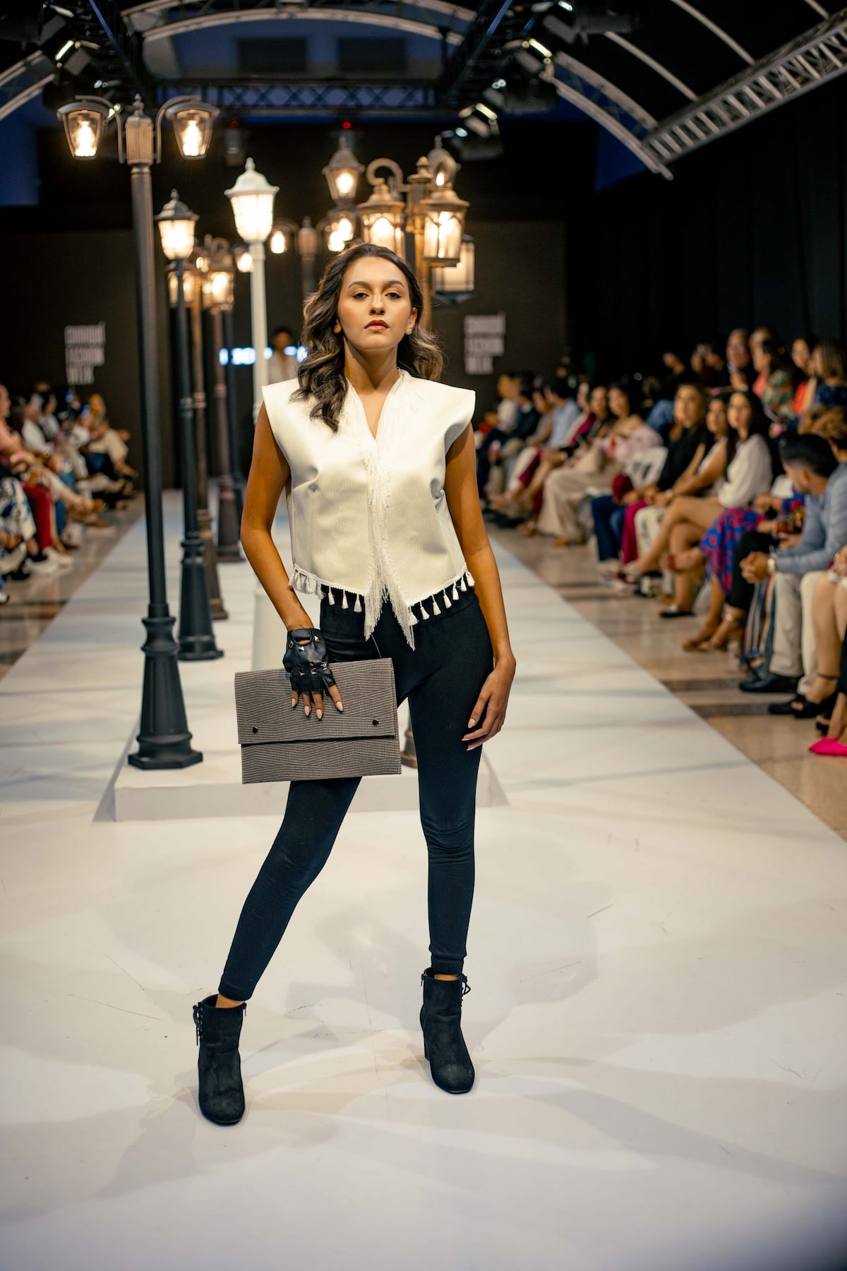 Musas de la música y reflexiones en la pasarela de Nicolas Real en Chiriquí Fashion Week