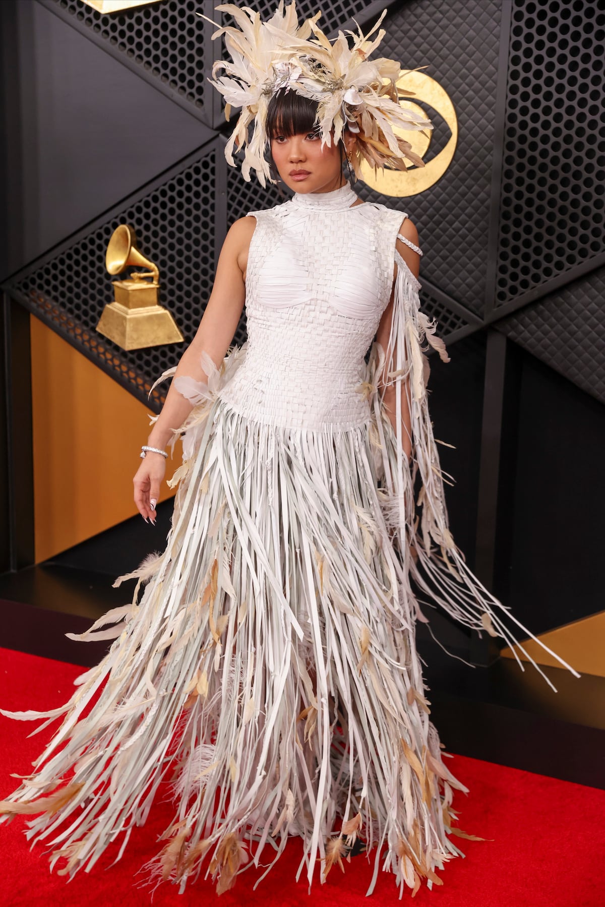 Blanco y negro, los colores que dominaron la alfombra roja de los Grammys