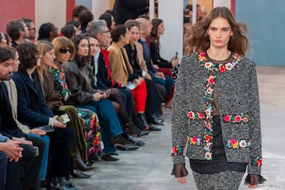 Carolina Herrera celebra a las mujeres de las artes en su desfile en Nueva York