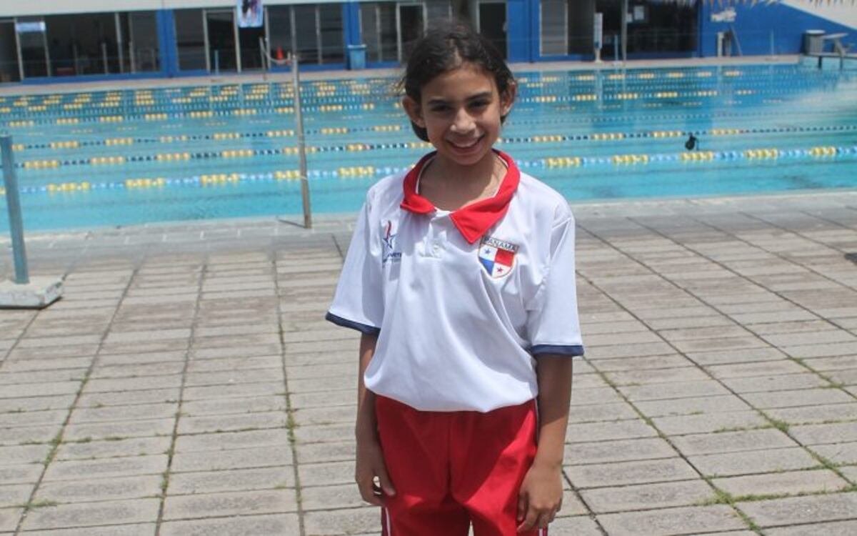 Emily Santos, la nadadora de oro de Panamá