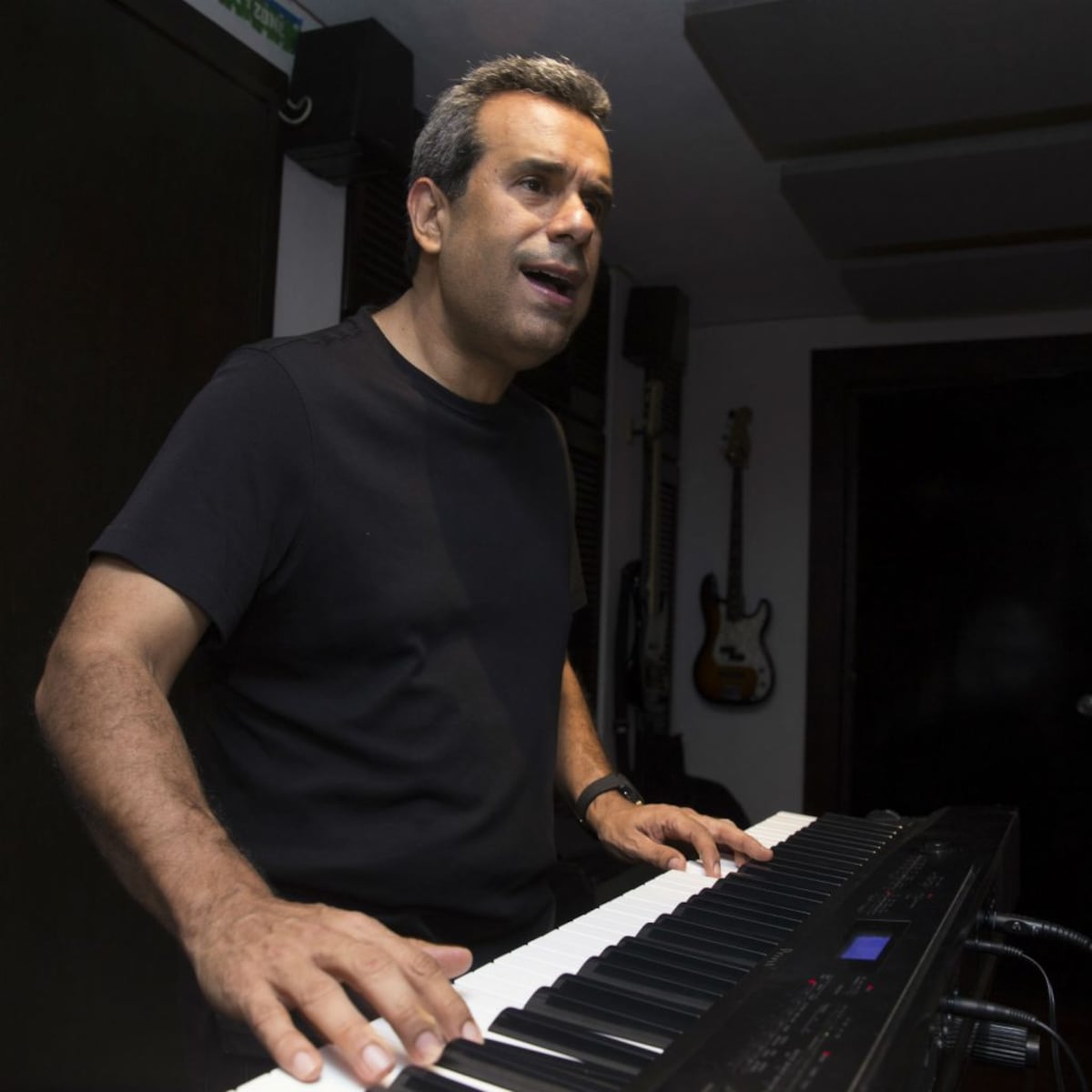 La tarima se les queda chica: la banda Egresos