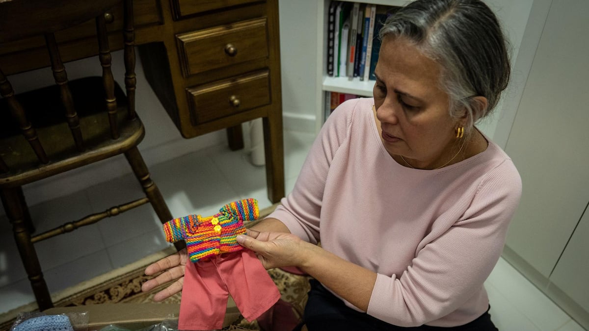 Las conmovedoras experiencias de una doctora que prepara el último adiós de los bebés