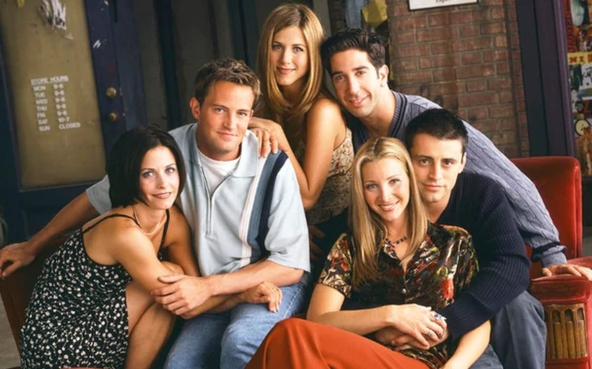 Hombre atraviesa con su automóvil la puerta de la casa de la actriz Jennifer Aniston