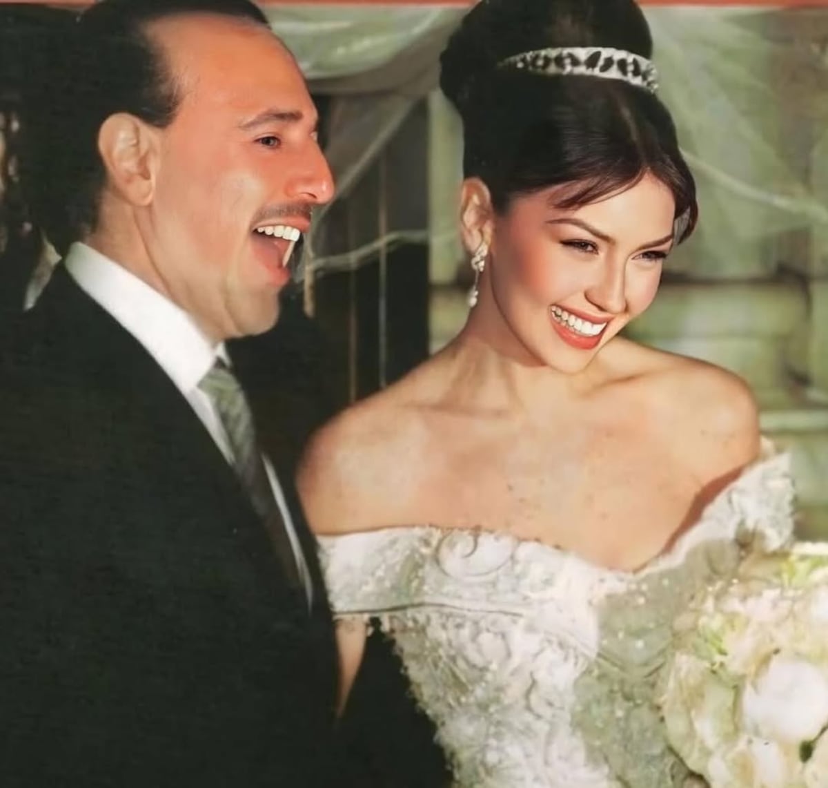 Thalía recuerda su boda con Tommy Mottola en su aniversario número 25
