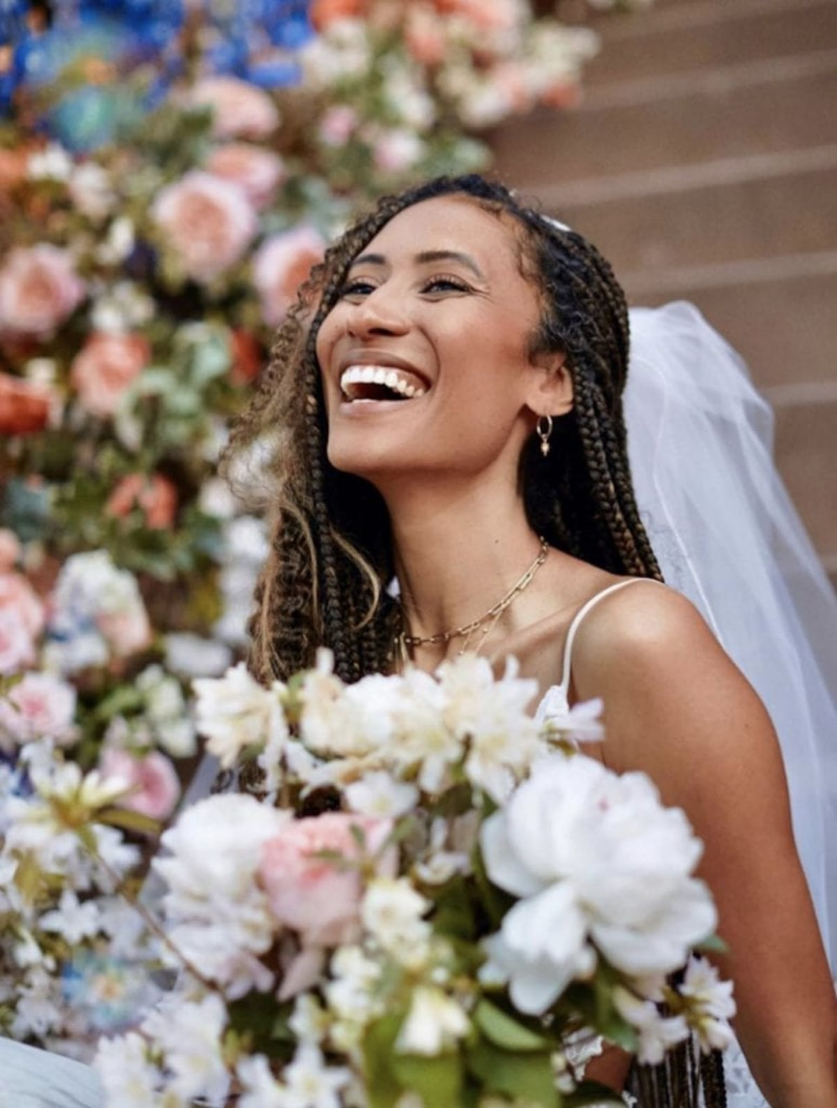 Al altar con rizos y velo