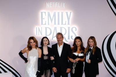 ‘Emily in Paris’ y el final de ‘Stranger Things’ reinan en las series de diciembre