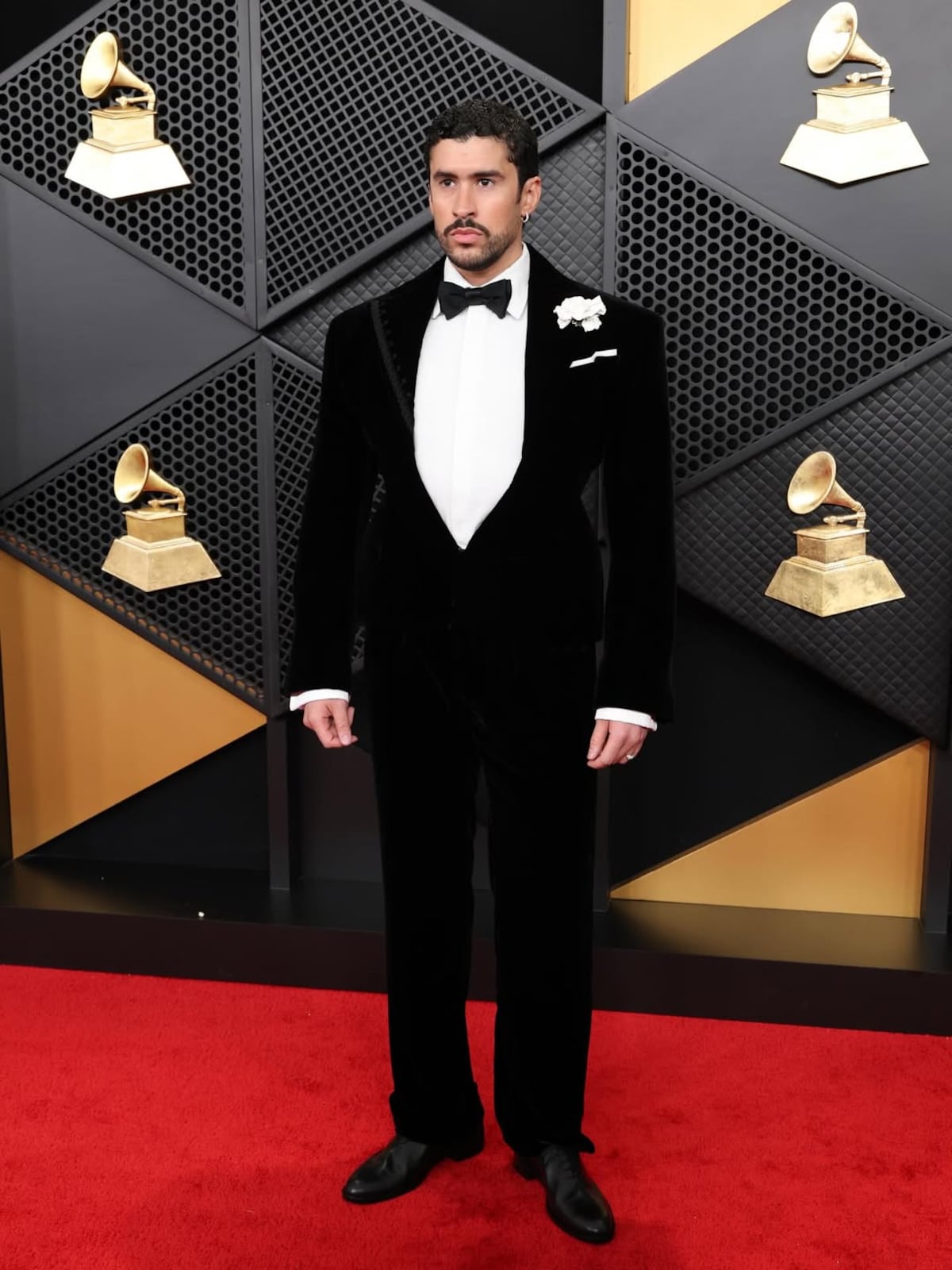 Bad Bunny: el primer hombre en vestir un diseño de alta costura de la firma francesa Schiaparelli en una alfombra roja