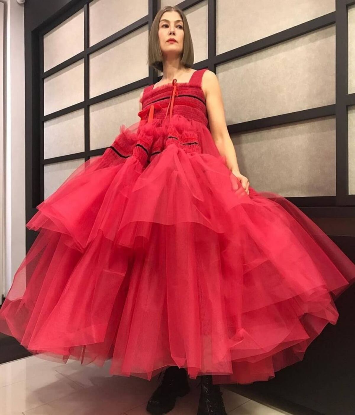 Un vestido de pierrot o de un diseñador que visitó Panamá en la alfombra roja virtual de los Globos de Oro 2021