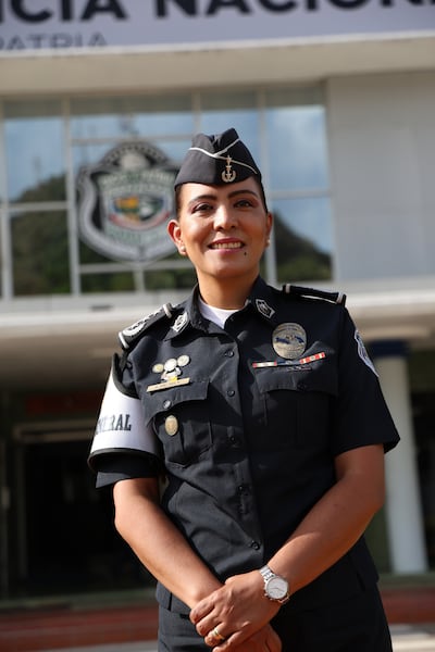 La primera oficial de policía graduada en Panamá