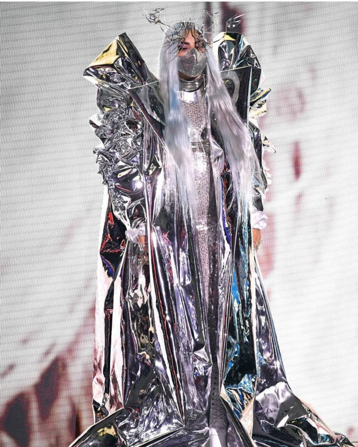 Los 9 atuendos y 6 mascarillas de Lady Gaga en los VMAs