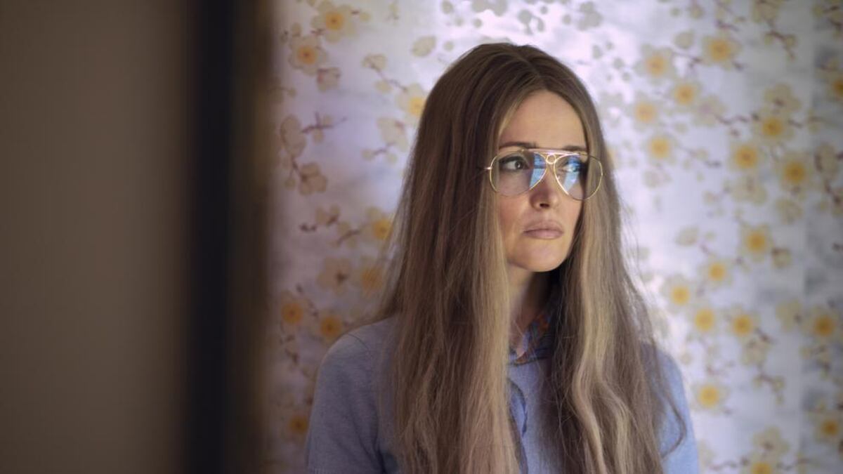 Más razones para ver ‘Mrs. America’