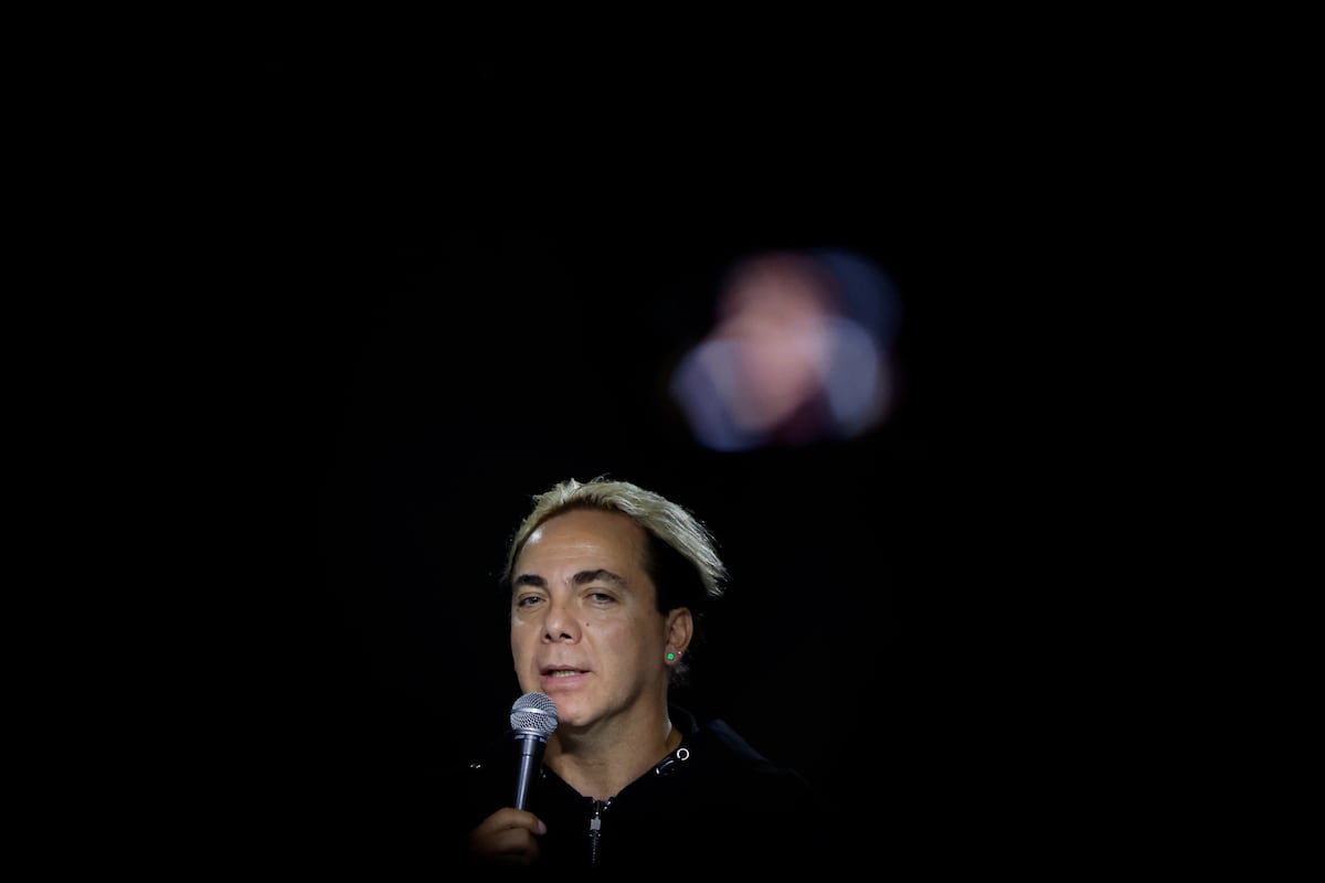 El lado metalero del cantante mexicano Cristian Castro vuelve con rock prehispánico