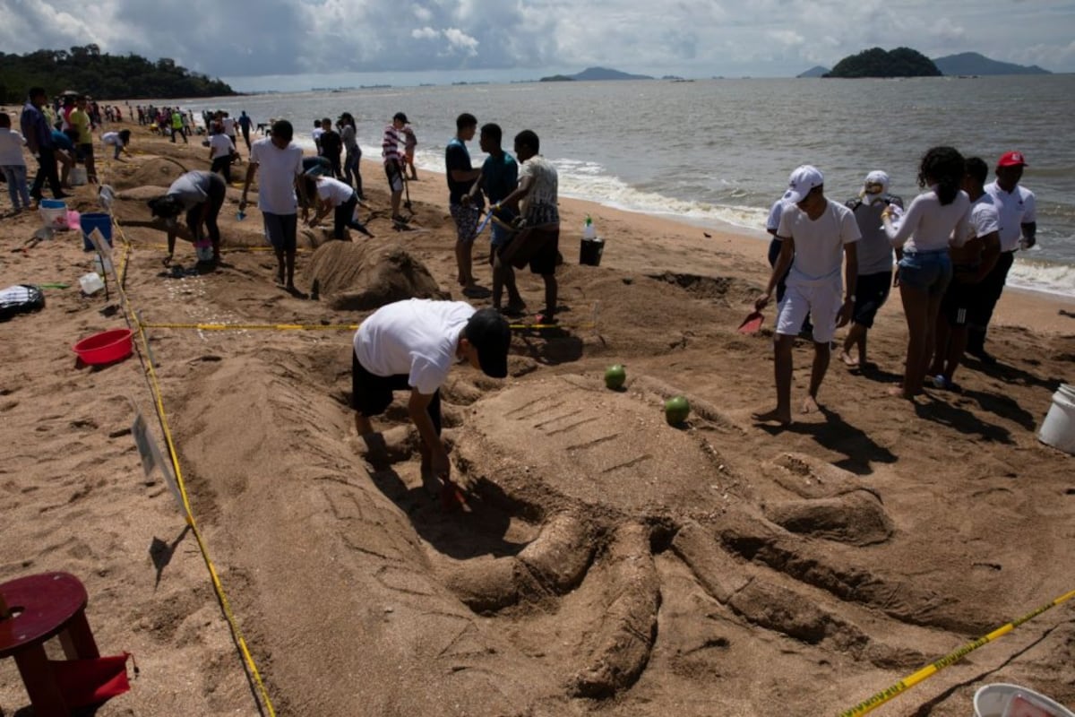 Concurso de figuras de arena en la playa de Veracruz