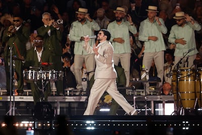 Bad Bunny presenta un adelanto de su espectáculo del entretiempo en la Super Bowl