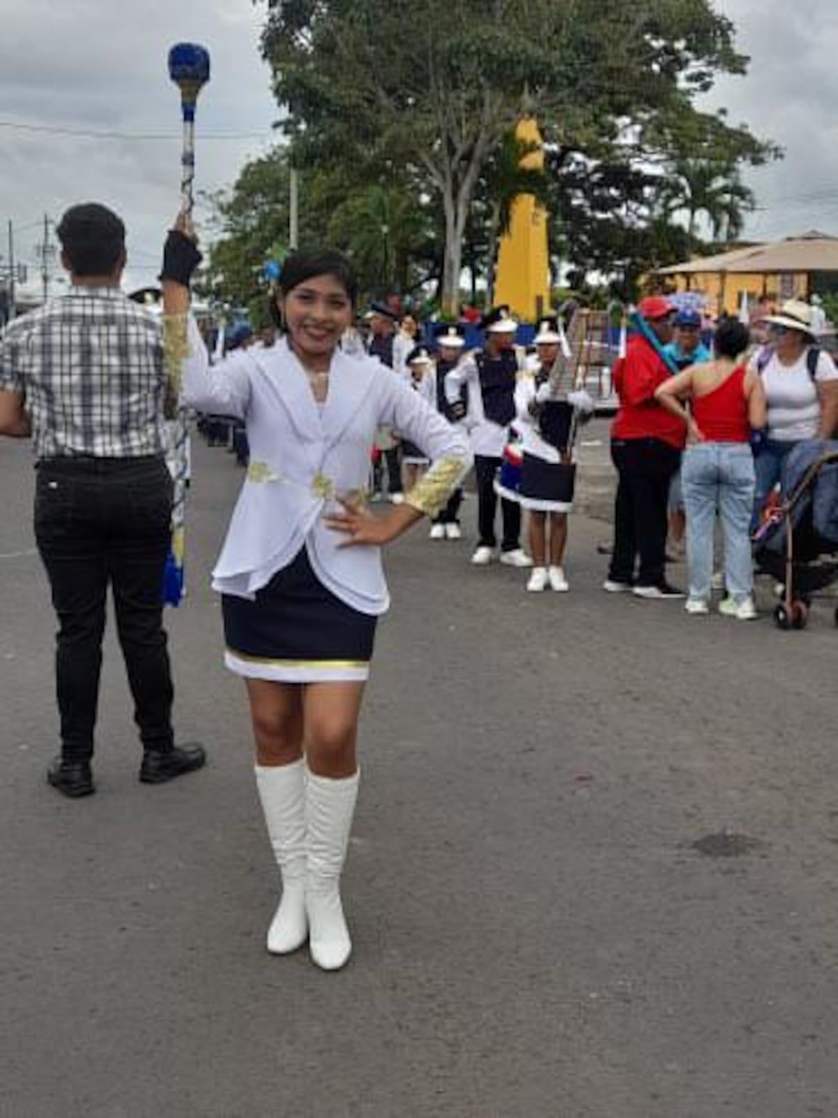 Tambor mayor, con estilo y patriotismo (parte 3)