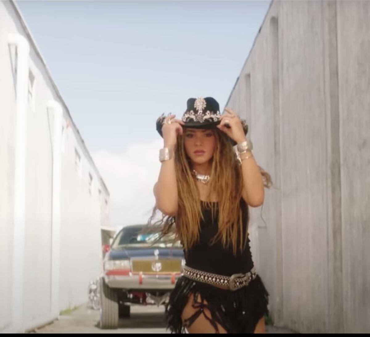 La bestia’ que acompaña a Shakira en su nuevo video 