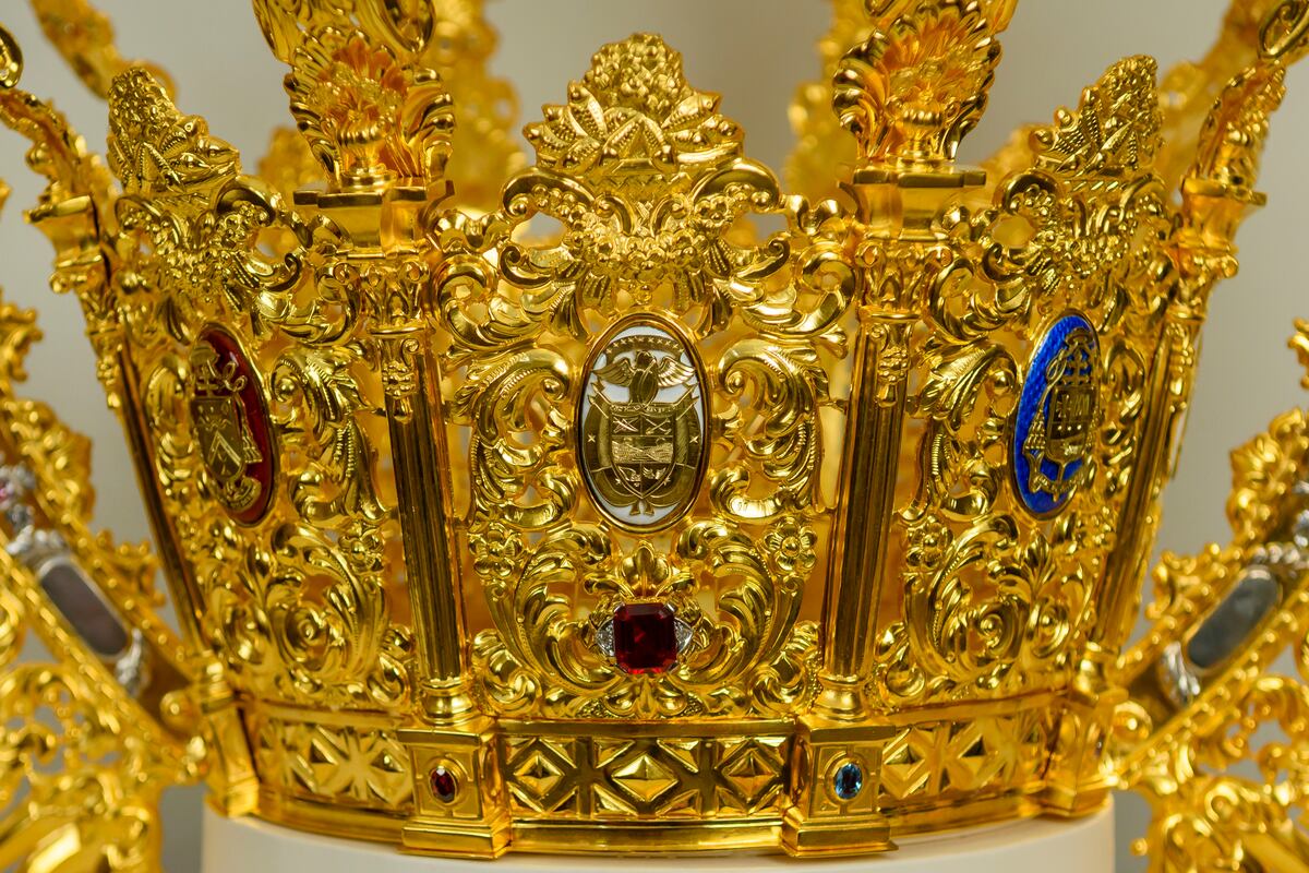 La corona de la Virgen de la Antigua de Panamá, una obra de orfebres españoles