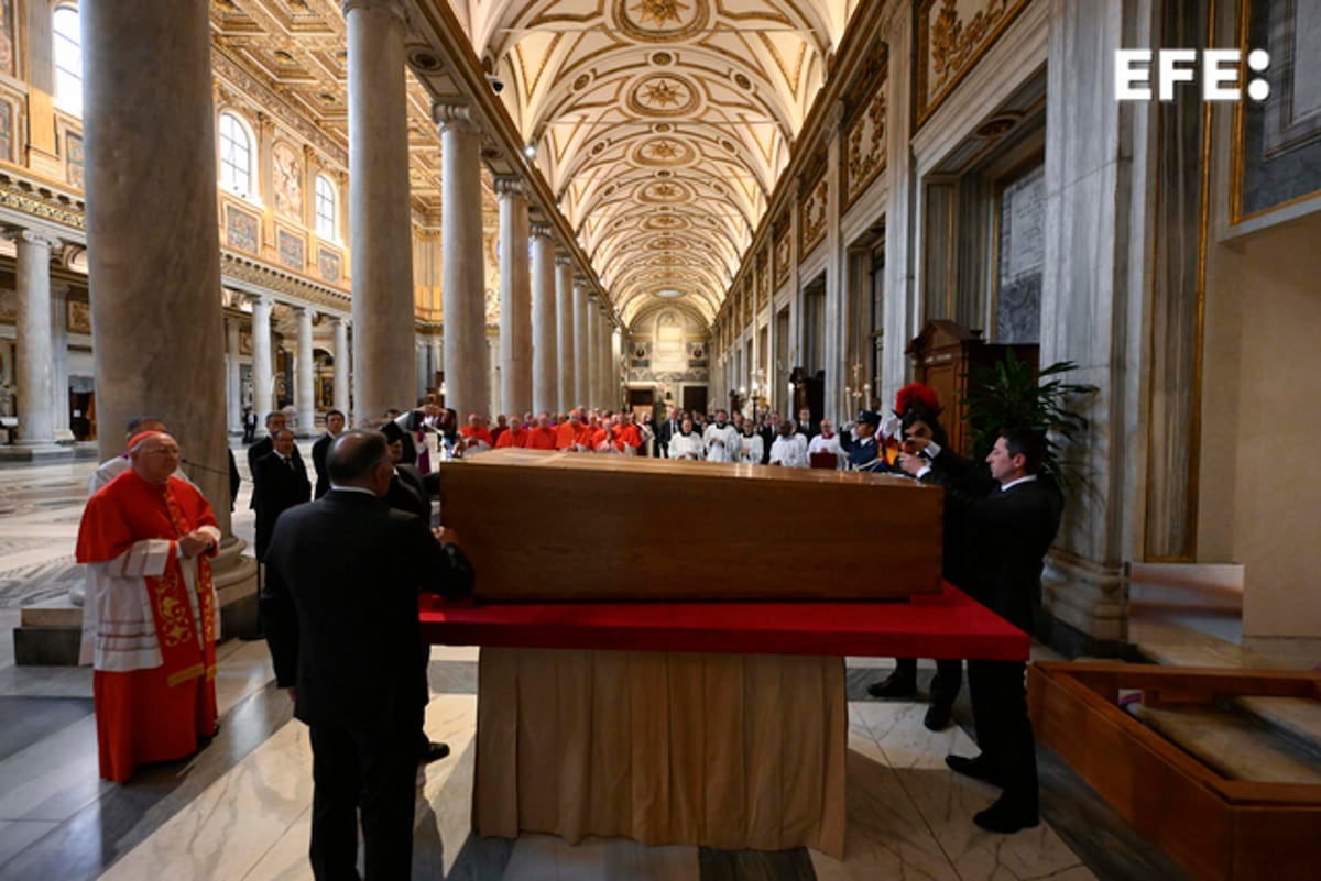 Roma brinda a Francisco un adiós multitudinario en su último viaje