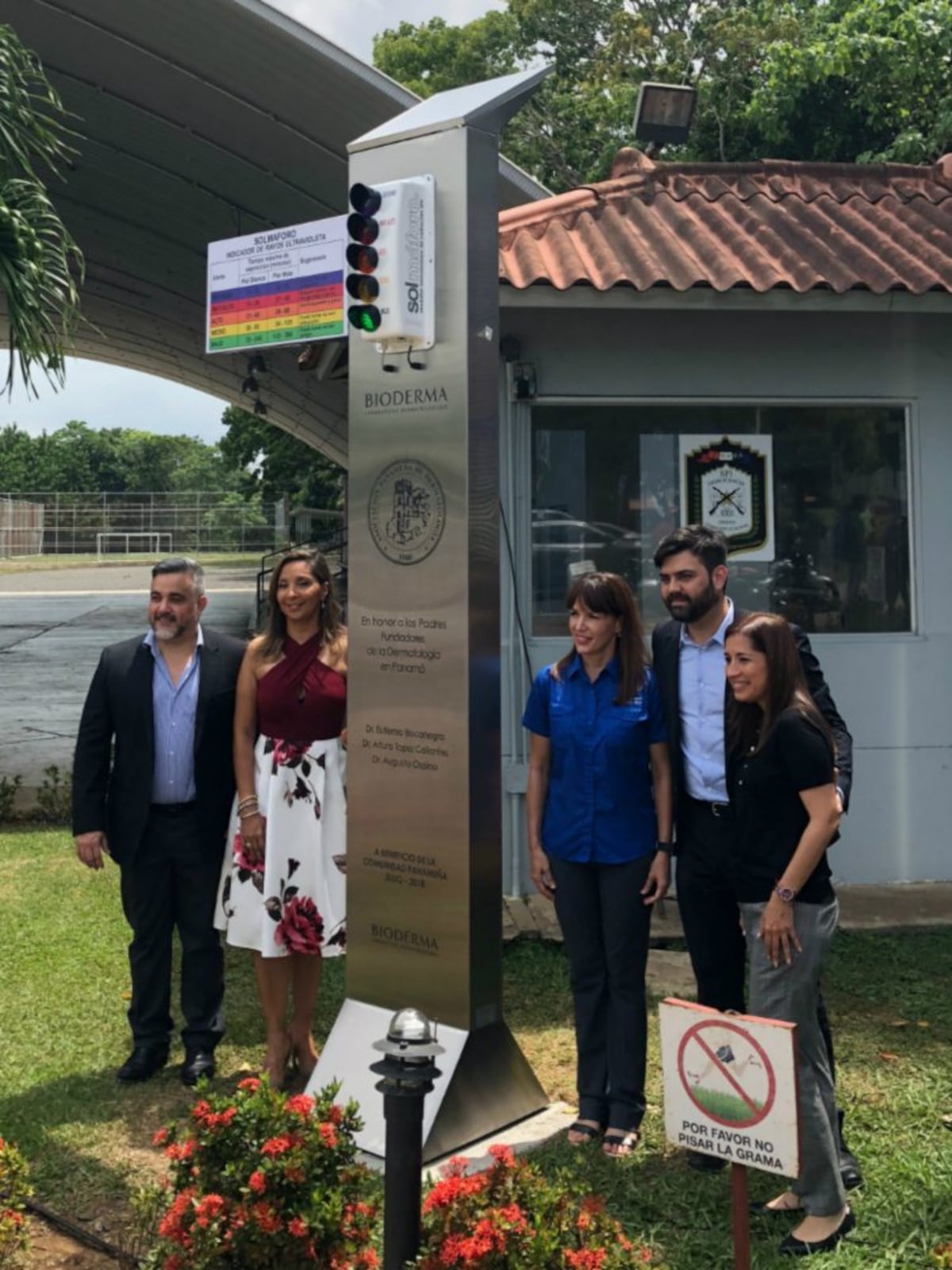 Nuevo solmáforo en el parque Omar