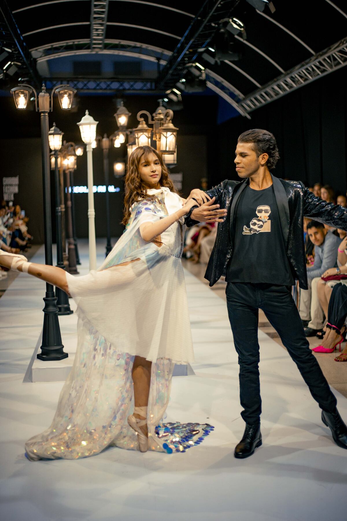 Musas de la música y reflexiones en la pasarela de Nicolas Real en Chiriquí Fashion Week