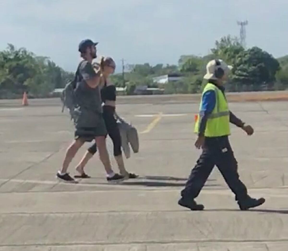 Miley Cyrus vacaciona junto a su prometido en Panamá