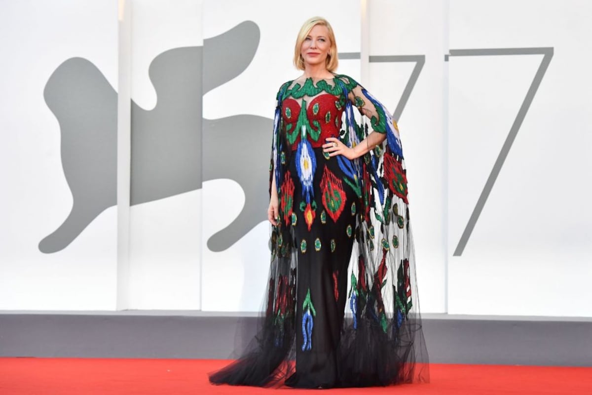 Lo ‘chic’ es repetir: Cate Blanchett reutiliza y dona sus vestidos