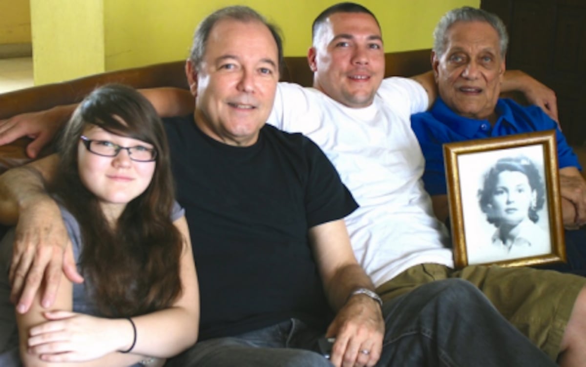 ‘¡Igualitos!’, Rubén Blades comparte foto navideña junto a su hijo Joseph 