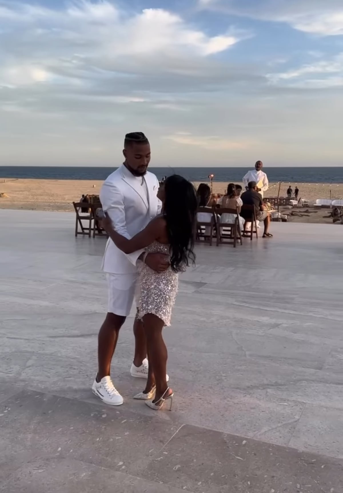 Simone Biles, la gimnasta más premiada de la historia, y sus cuatro vestidos de novia 