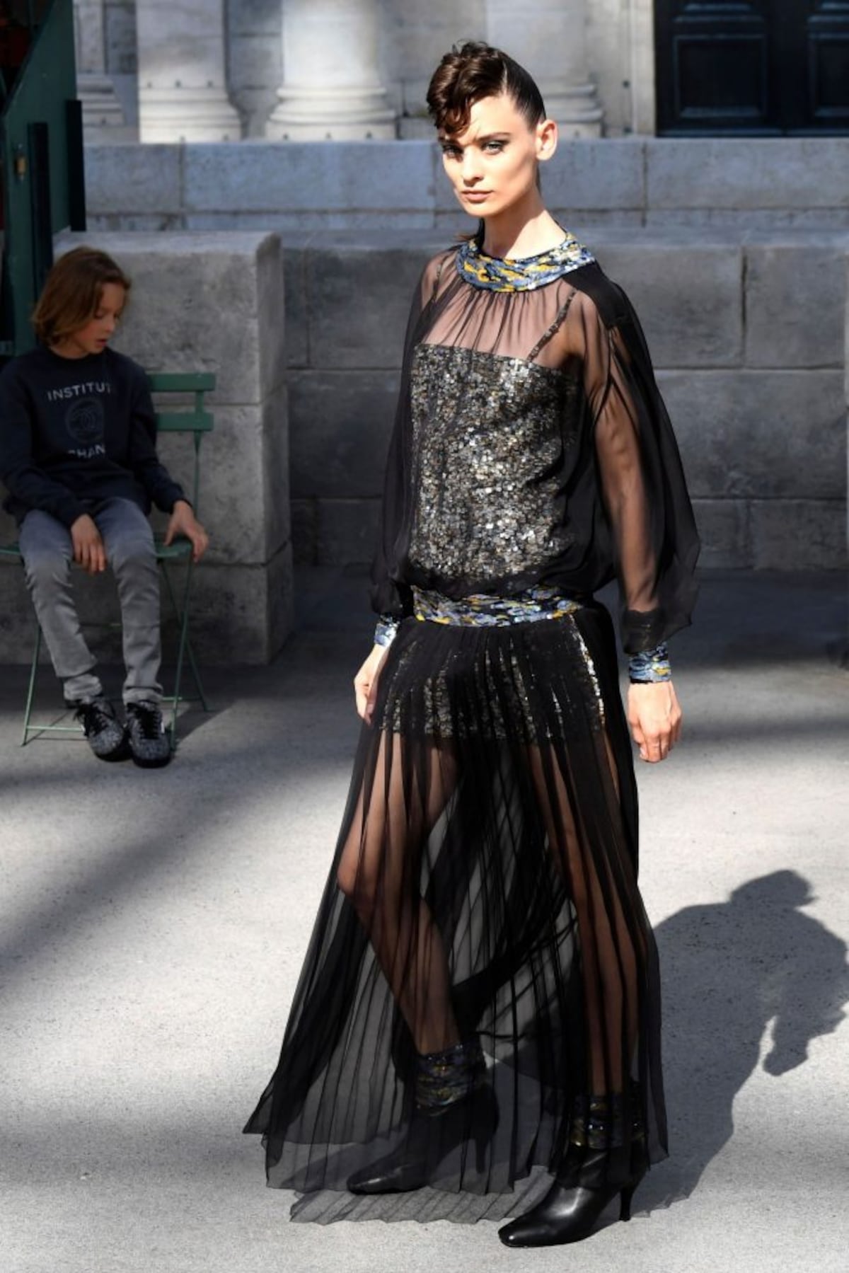 Chanel abre las costuras