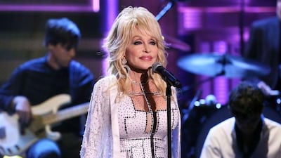 De “Jolene” a “I Will Always Love You”: cómo contó Dolly Parton la historia de su vida a través de 6 canciones icónicas