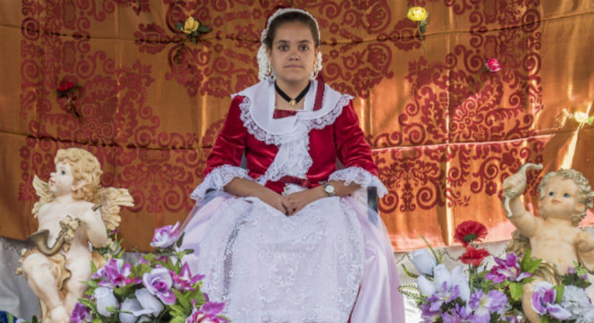 Las Mayas de España, en un altar de flores