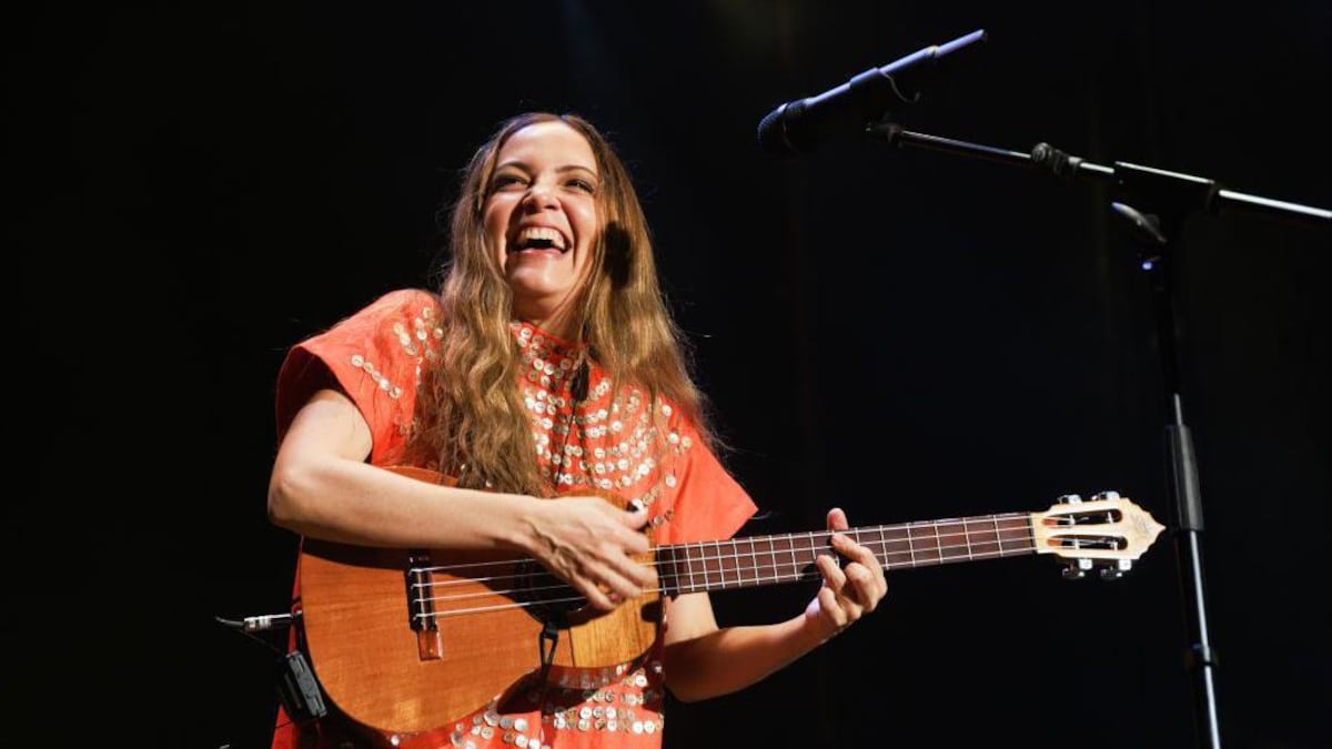 Cómo la patada de una yegua impulsó la carrera musical de la aclamada cantante mexicana Natalia Lafourcade