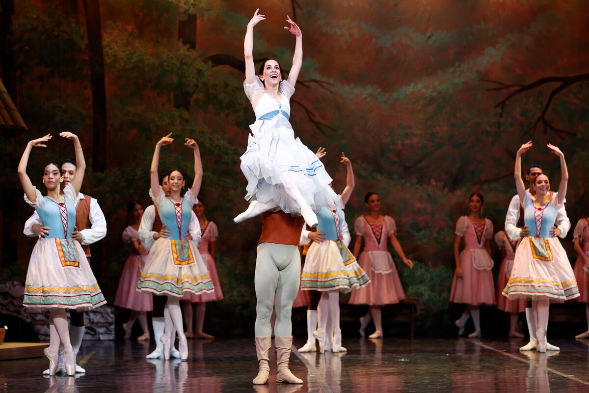 La ministra de Cultura de Panamá regresa al escenario como bailarina por una obra benéfica