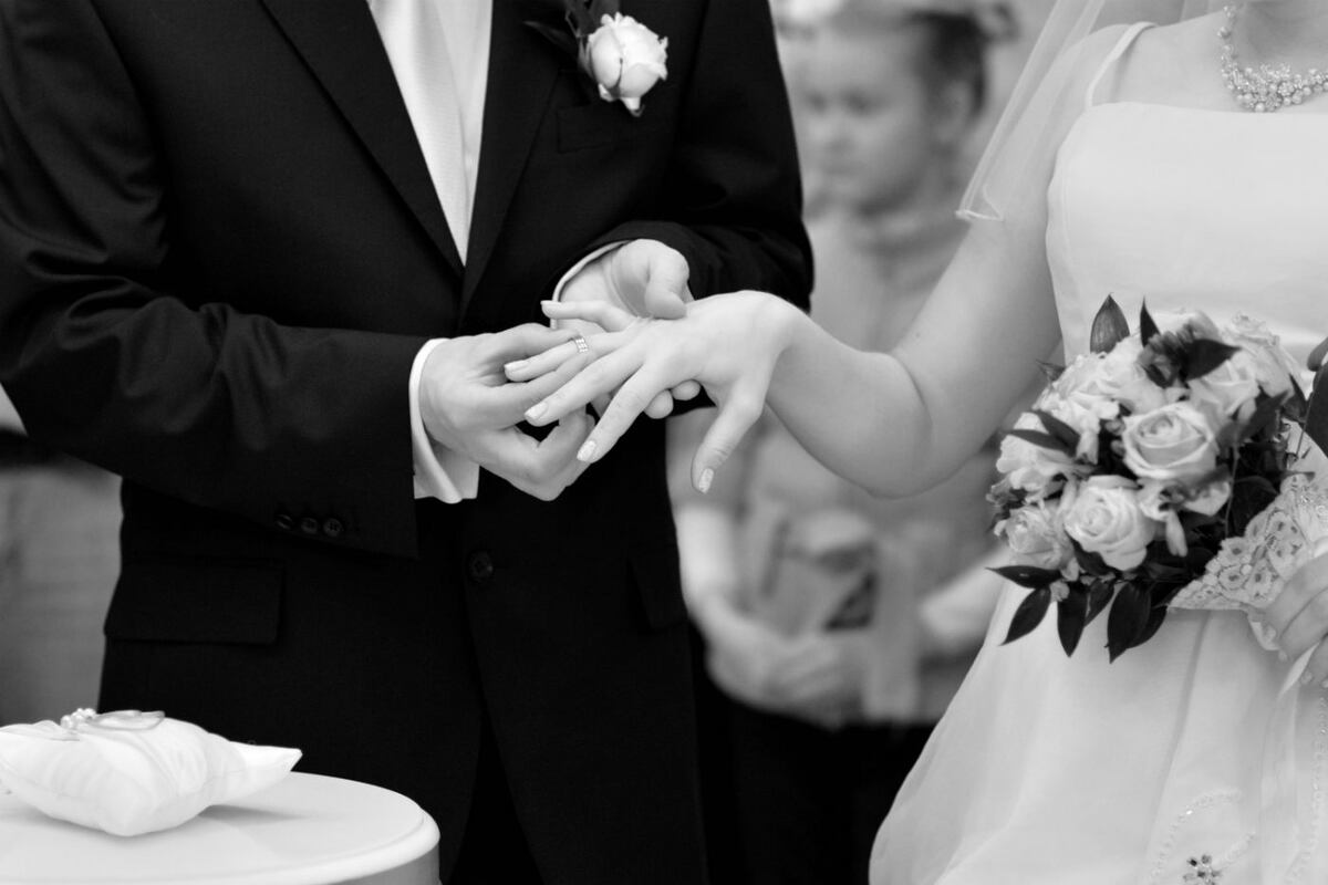 Un anillo a flor de piel