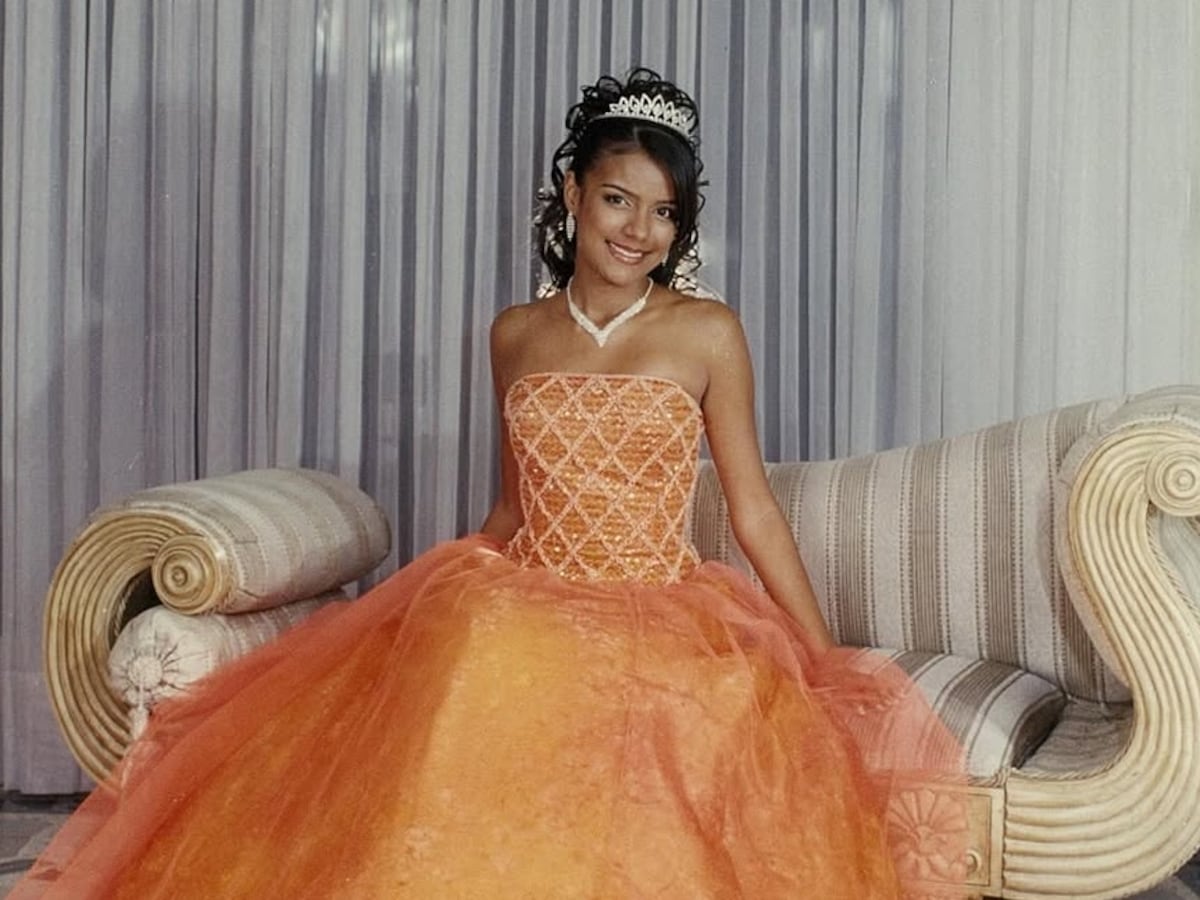 Con estas fotografías, la cantante Karol G revive su fiesta de 15 años