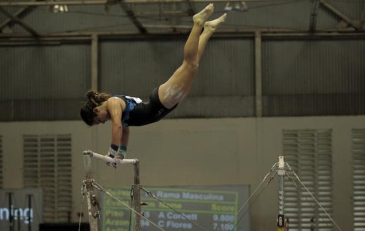 Saltos y piruetas en el festival de gimnasia de Panamá
