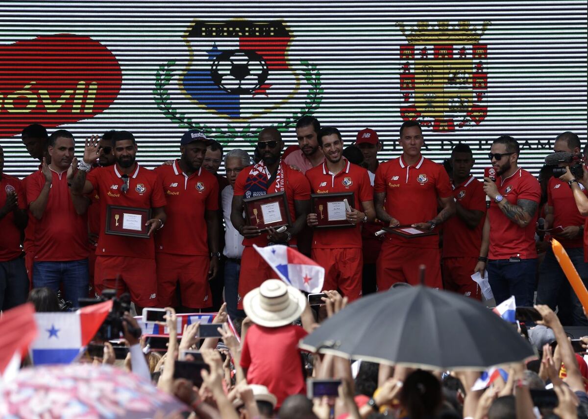 Imágenes de la Sele a su llegada a Panamá