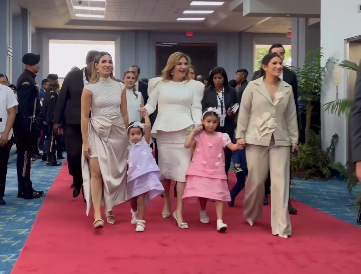 Vestidas de talento panameño, las hijas del presidente José Raúl Mulino