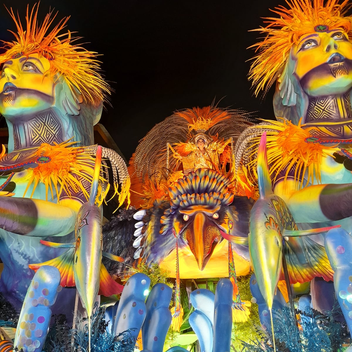 El que ilumina los carros alegóricos de Calle Arriba de Las Tablas