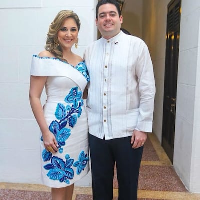 El halagado vestido estilizado de Julieta de Carrizo, la esposa del vicepresidente