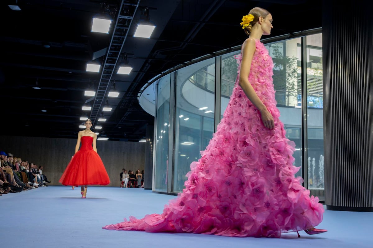 Carolina Herrera expone en Nueva York una colección floral con un guiño a Georgia O’Keeffe