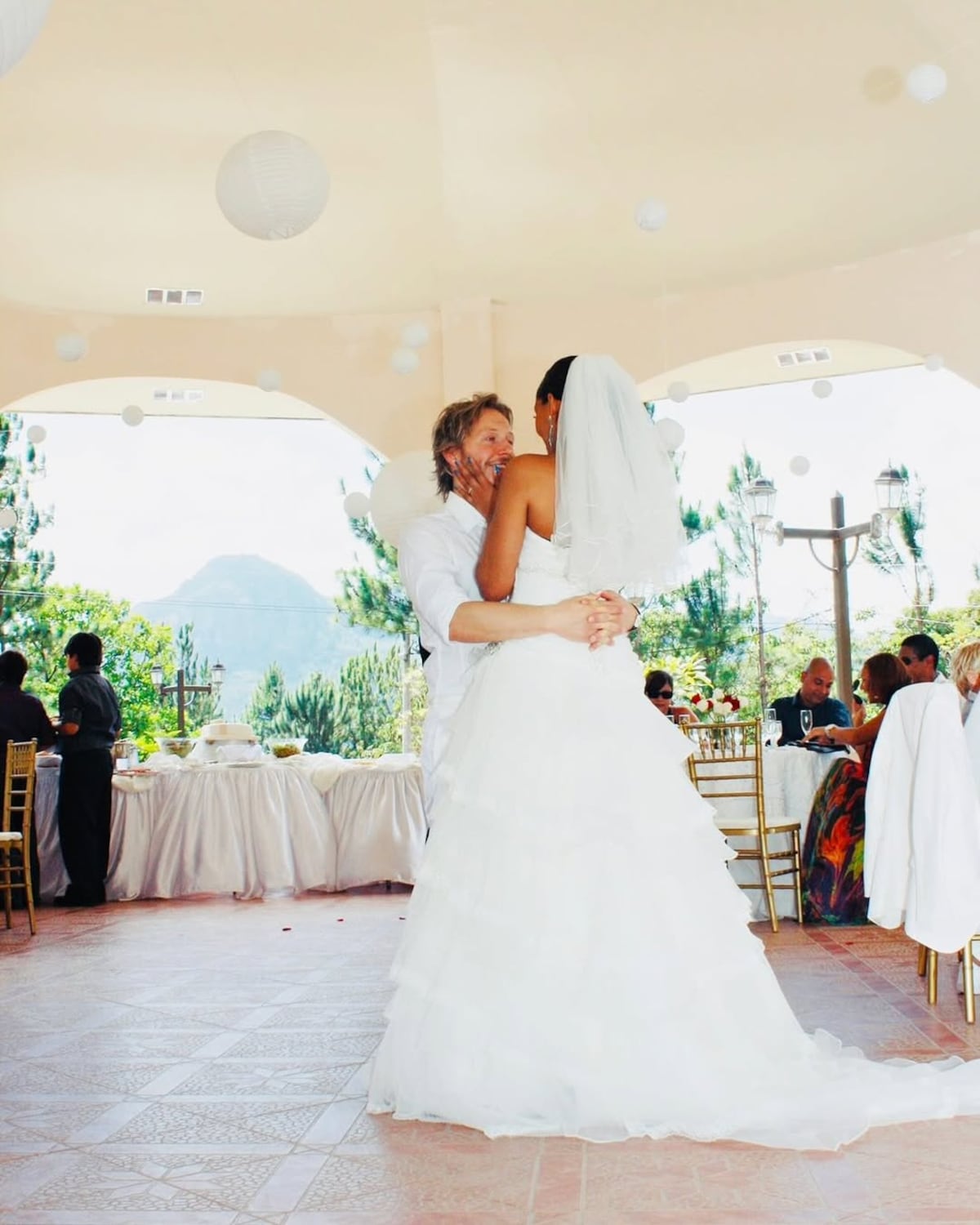Fotos del recuerdo: la boda de la modelo panameña Gwendolyn Stephenson y el cantante argentino Noel Schajris