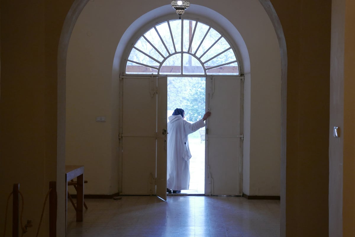 Entre sirenas y rezos: la Semana Santa en un monasterio de Israel bajo las bombas