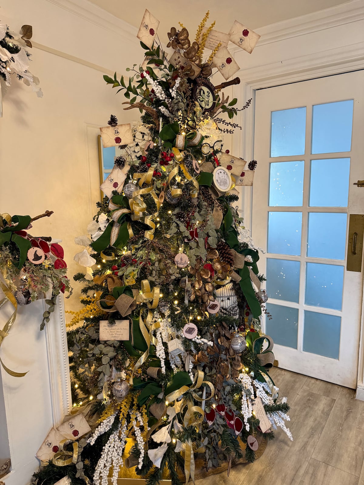 Entre ornamentos mágicos y recuerdos familiares: la decoración navideña de Nicolle Ferguson