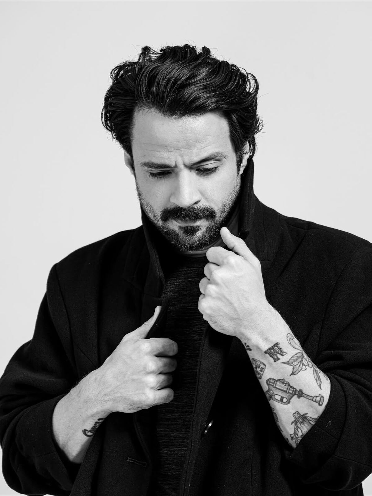 #GuapodeELLAS: el actor panameño Andrés Morales y sus nuevas fotos en blanco y negro