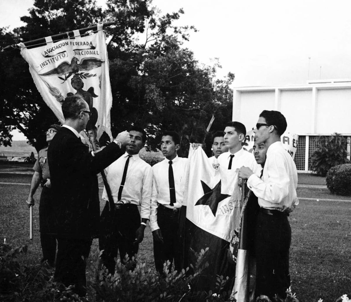 El Museo del Canal inaugura su ‘Galería de Banderas’ en conmemoración del 9 enero de 1964